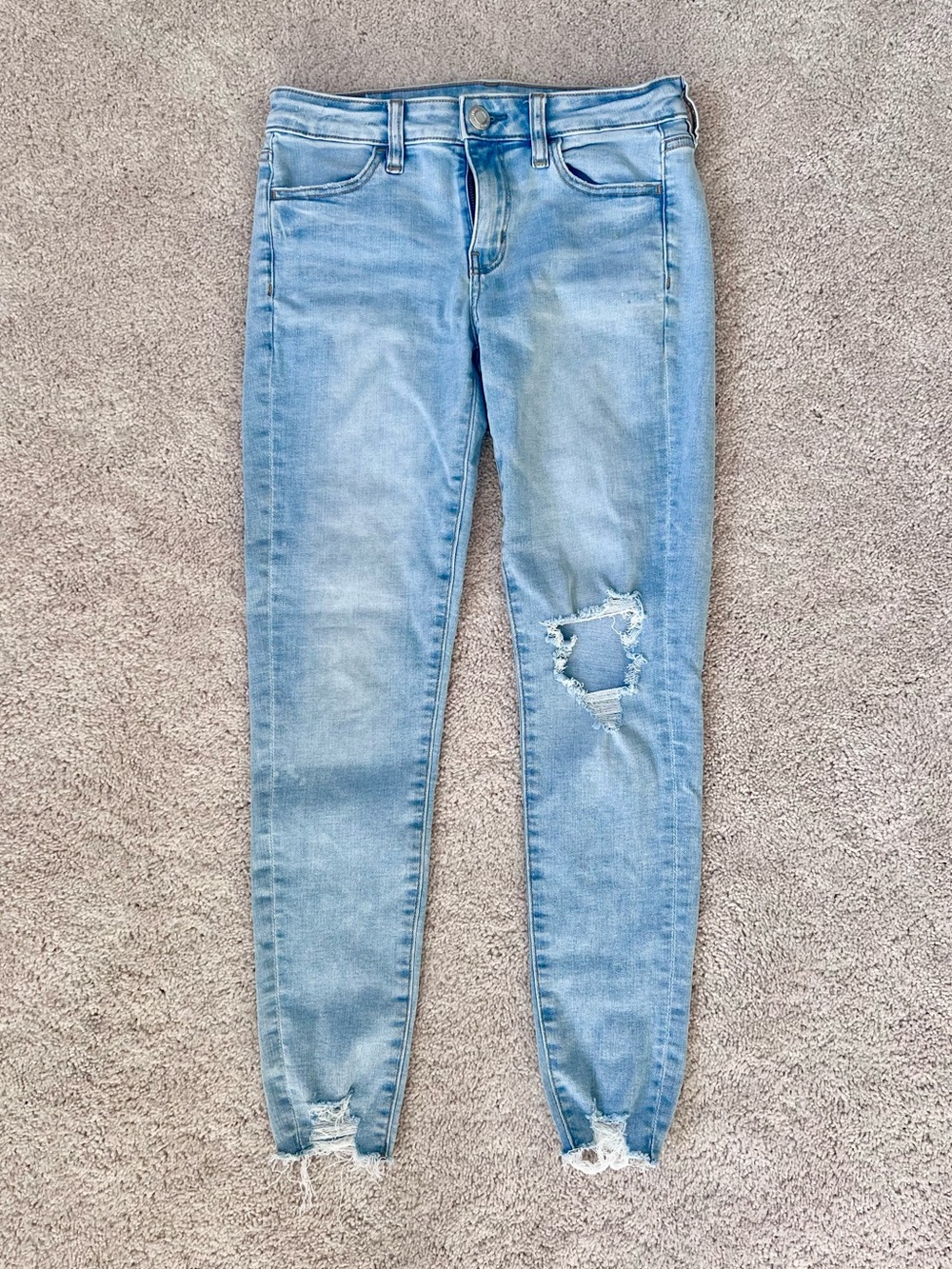 Light Wash Distressed Skinny Jeans - 4 Short